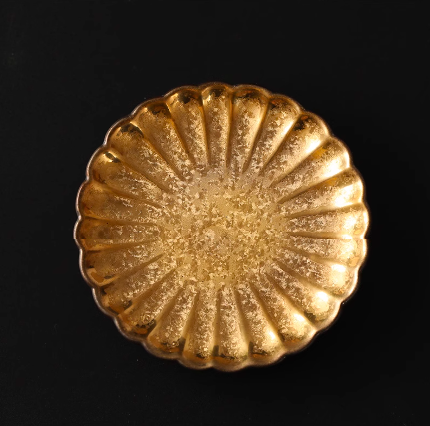 Hasami Ware Toyotsu Handcrafted Gold and Silver Decorated Dessert Plate Gift Set