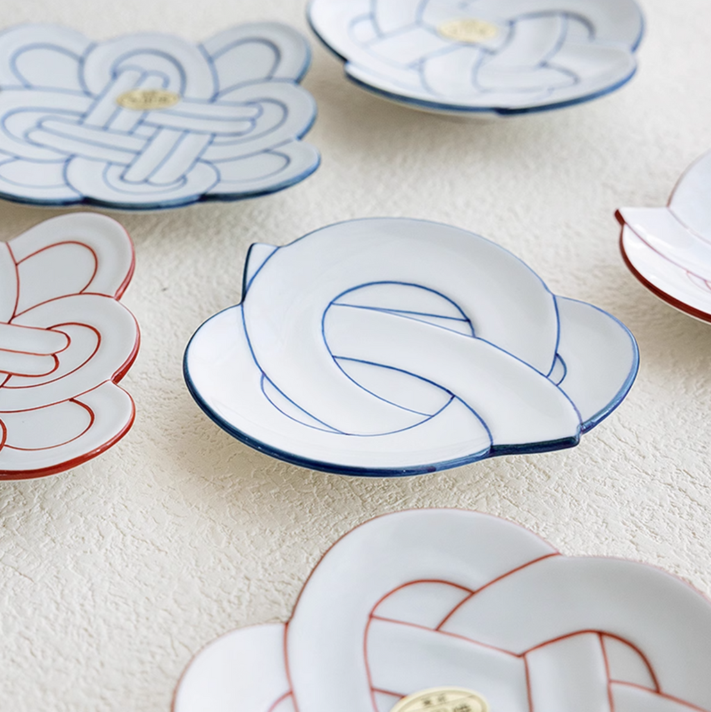 Arita Ware Hand-Painted Auspicious Knot Plate Gift Set