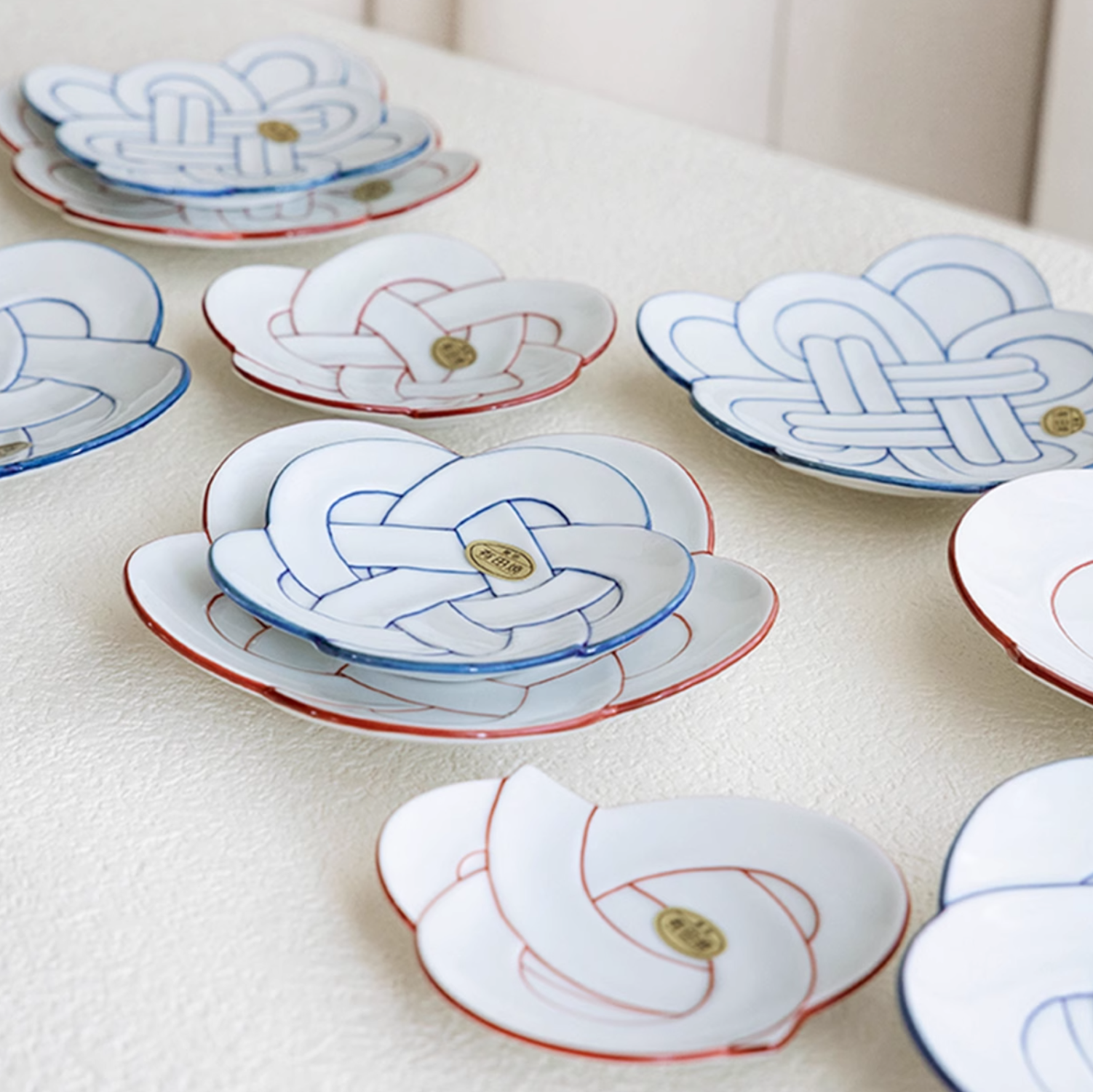 Arita Ware Hand-Painted Auspicious Knot Plate Gift Set