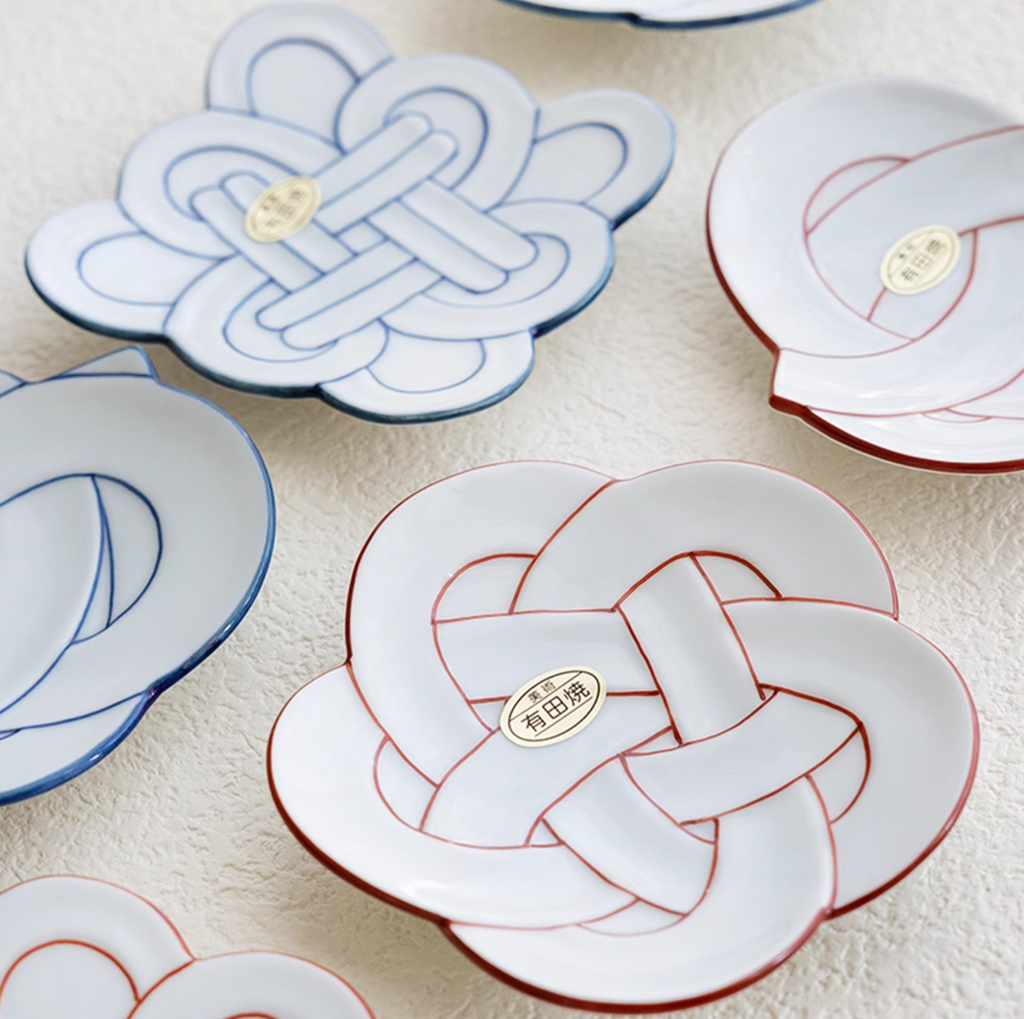 Arita Ware Hand-Painted Auspicious Knot Plate Gift Set