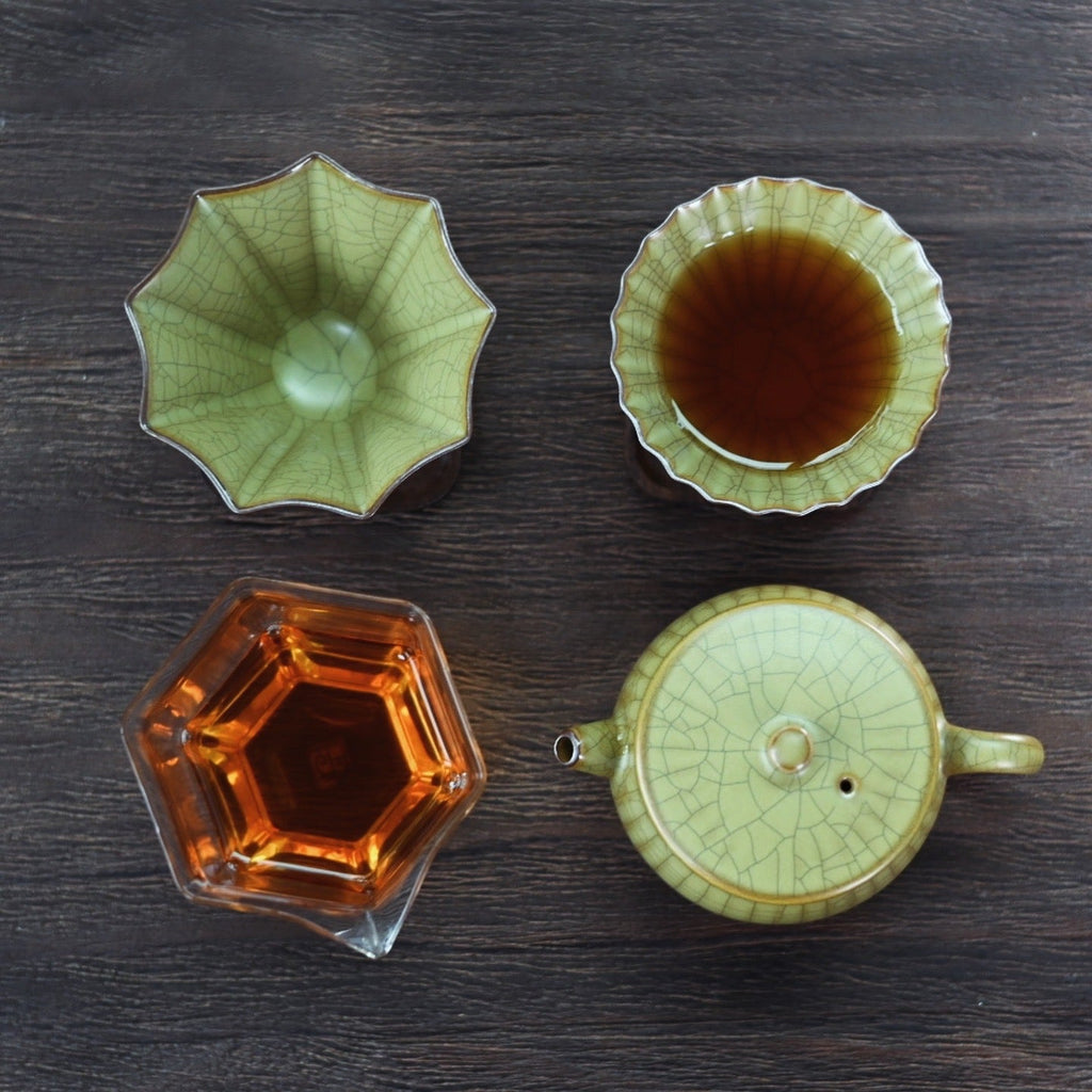 Longquan Celadon Ge Kiln Daisy Tea Cup – Golden Thread Crackle Glaze, 110ml