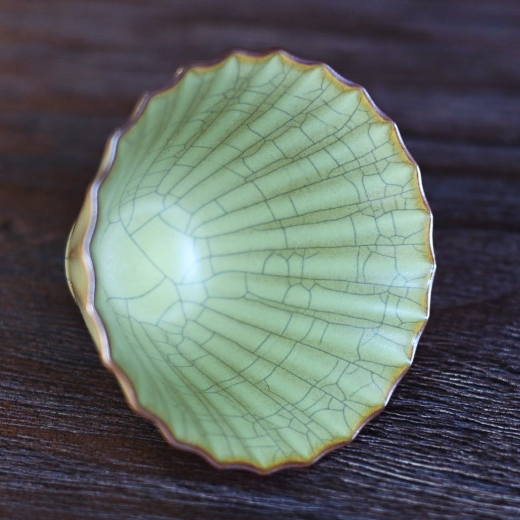 Longquan Celadon Ge Kiln Daisy Tea Cup – Golden Thread Crackle Glaze, 110ml