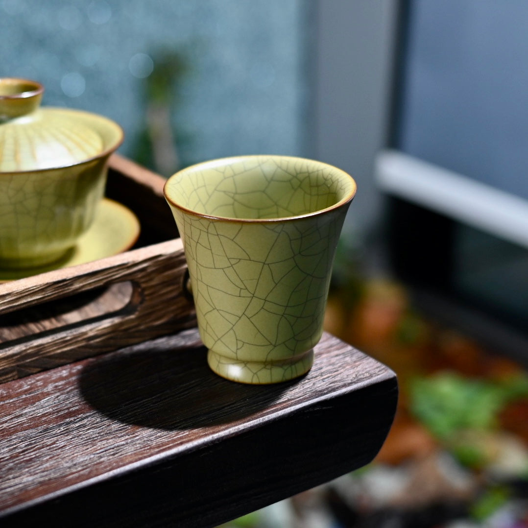 Celadon-Ge Kiln Crackle Pattern "Guifei" Beauty Teacup