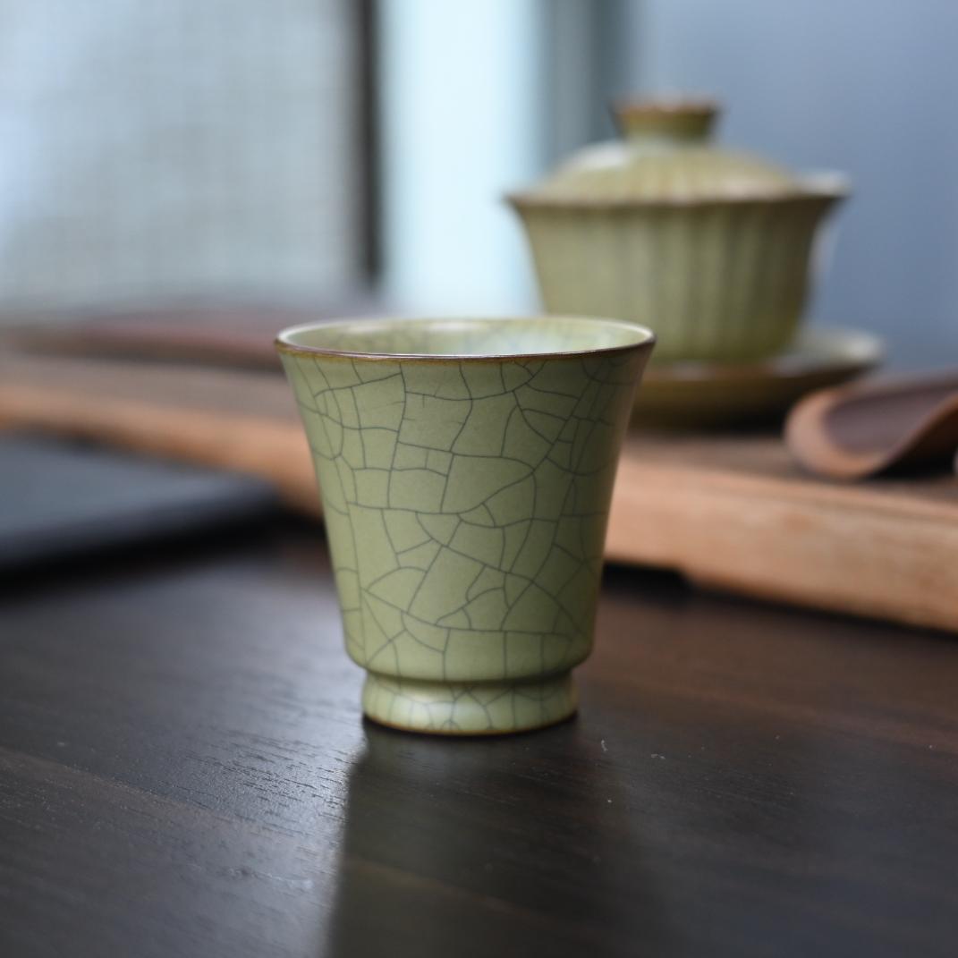 Celadon-Ge Kiln Crackle Pattern "Guifei" Beauty Teacup