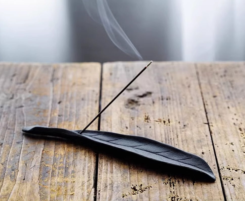 Nambu Tekki Cast Iron Incense Holder – Rock & Leaf Design