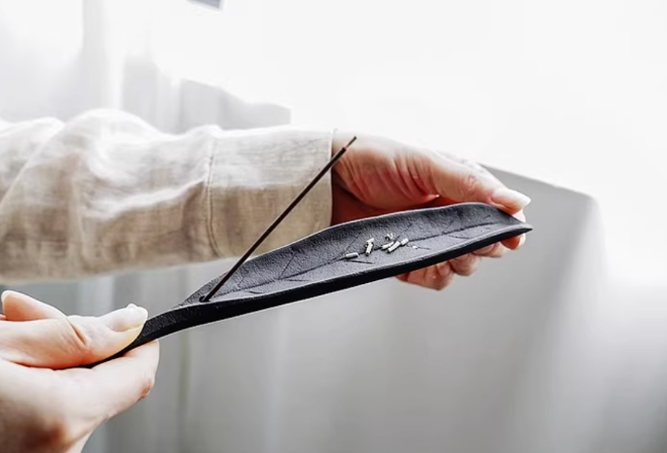 Nambu Tekki Cast Iron Incense Holder – Rock & Leaf Design