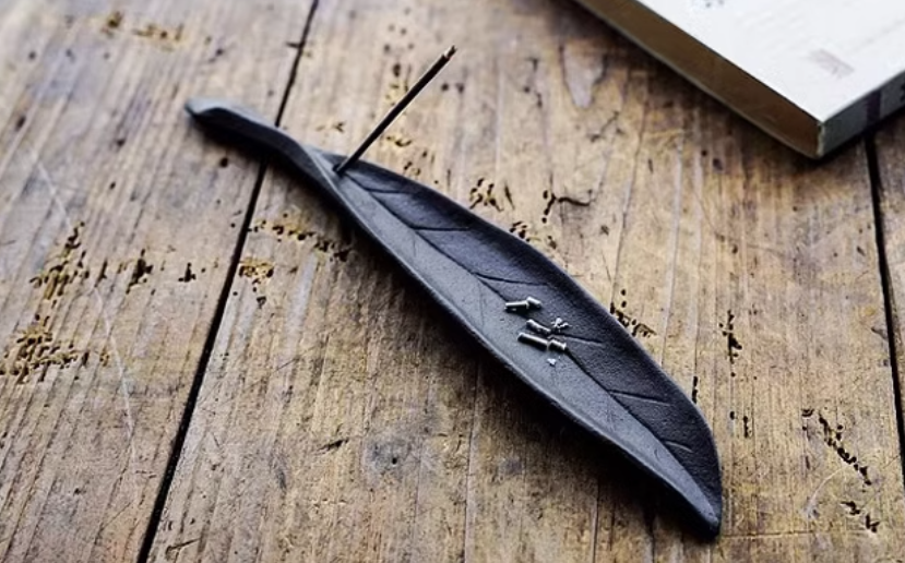 Nambu Tekki Cast Iron Incense Holder – Rock & Leaf Design