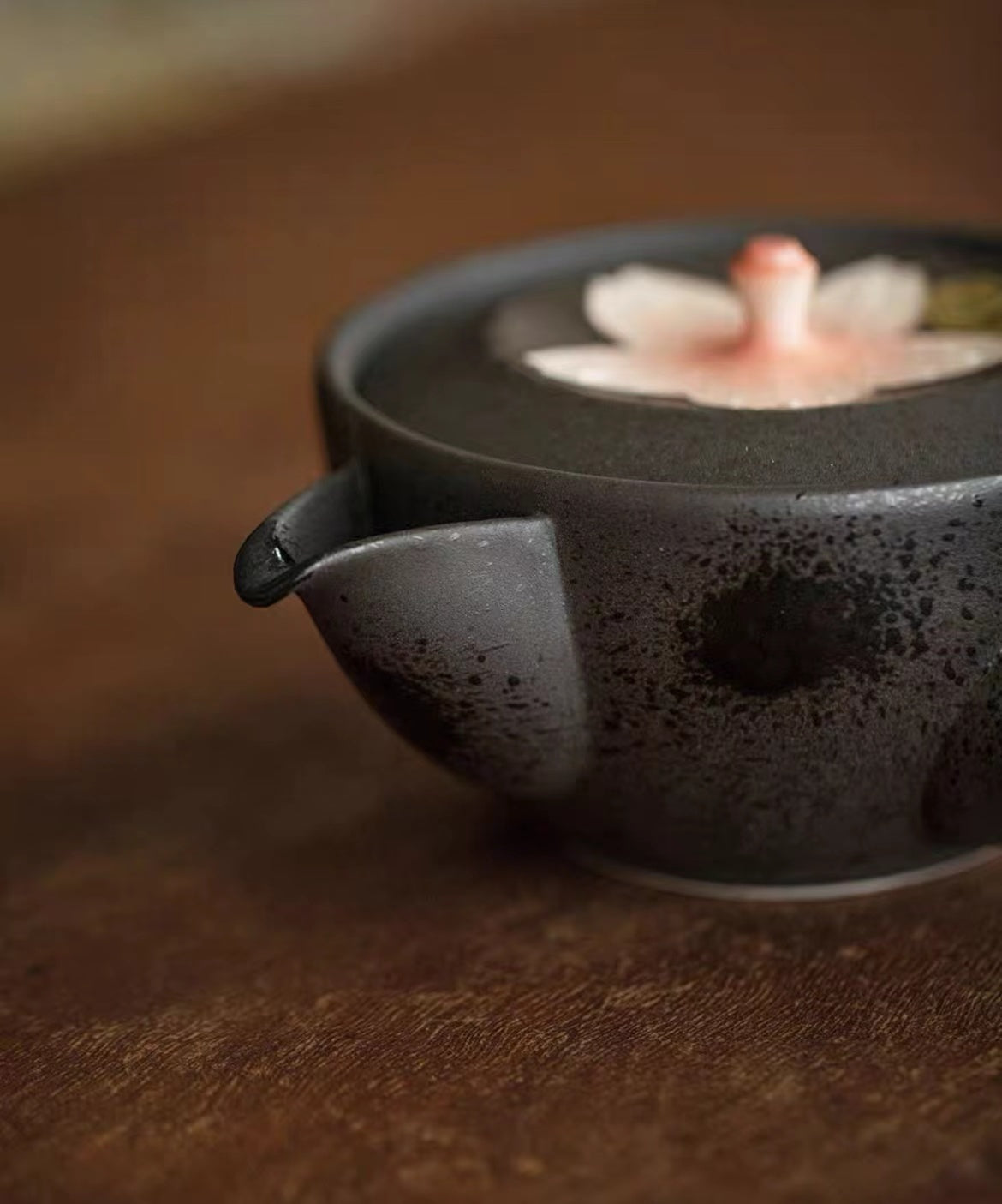 Arita-Yaki Kiln-Transformed Sakura Teapot Set