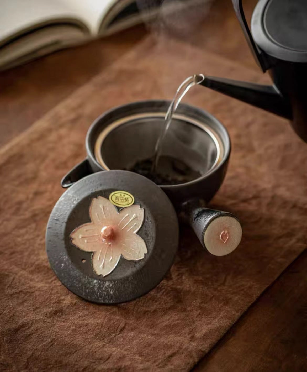 Arita-Yaki Kiln-Transformed Sakura Teapot Set