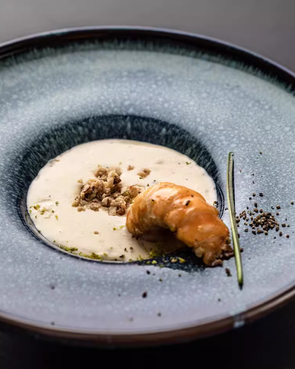 ALANIZ HD Series Handcrafted Peacock Straw Hat Plate