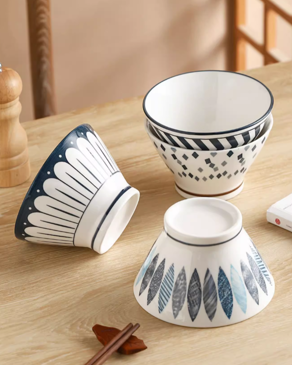 Yashin Underglaze Vintage Cone-Shaped Bowl Set