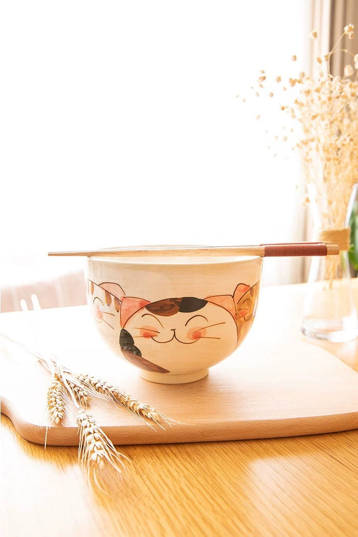 Arita-Yaki Lucky Beckoning Cat Ceramic Bowl