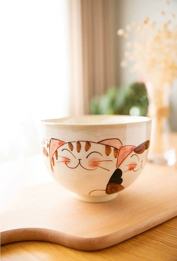 Arita-Yaki Lucky Beckoning Cat Ceramic Bowl