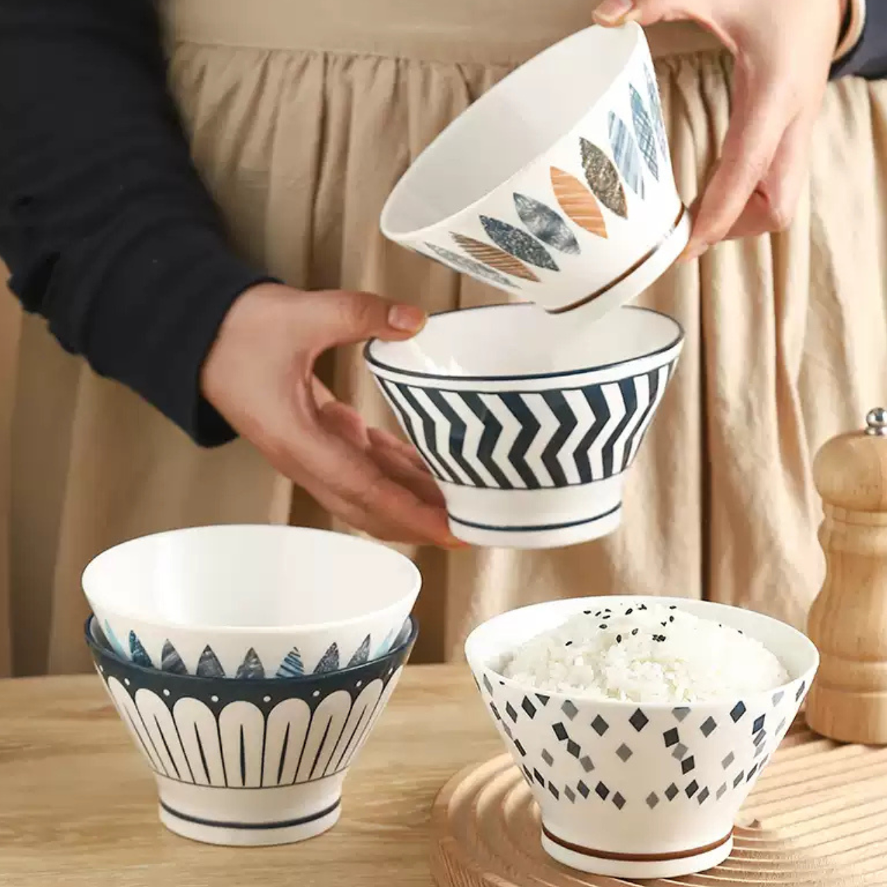 Yashin Underglaze Vintage Cone-Shaped Bowl Set