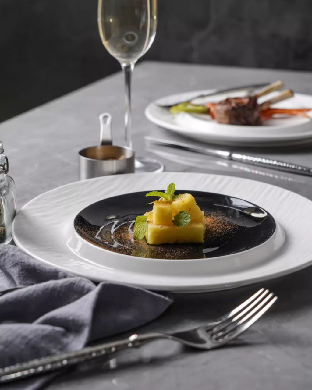 ALANIZ TER Series Lunar Eclipse Raised-Center Plate