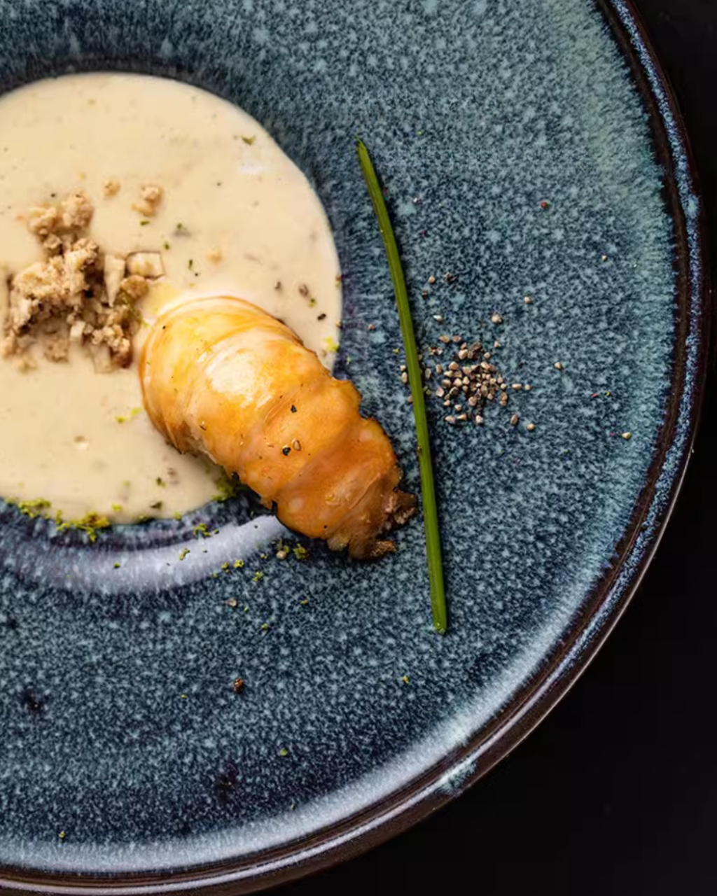 ALANIZ HD Series Handcrafted Peacock Straw Hat Plate