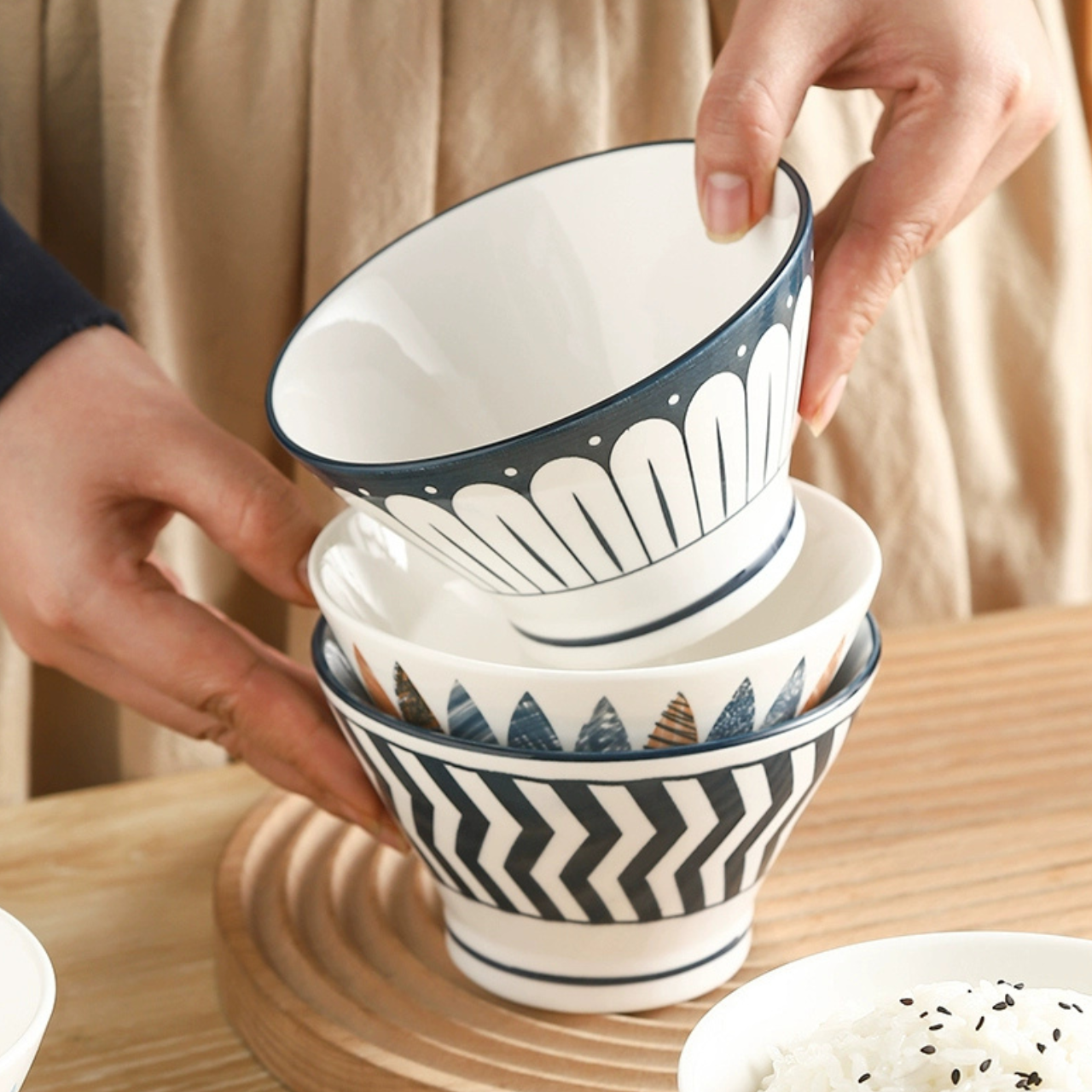 Yashin Underglaze Vintage Cone-Shaped Bowl Set