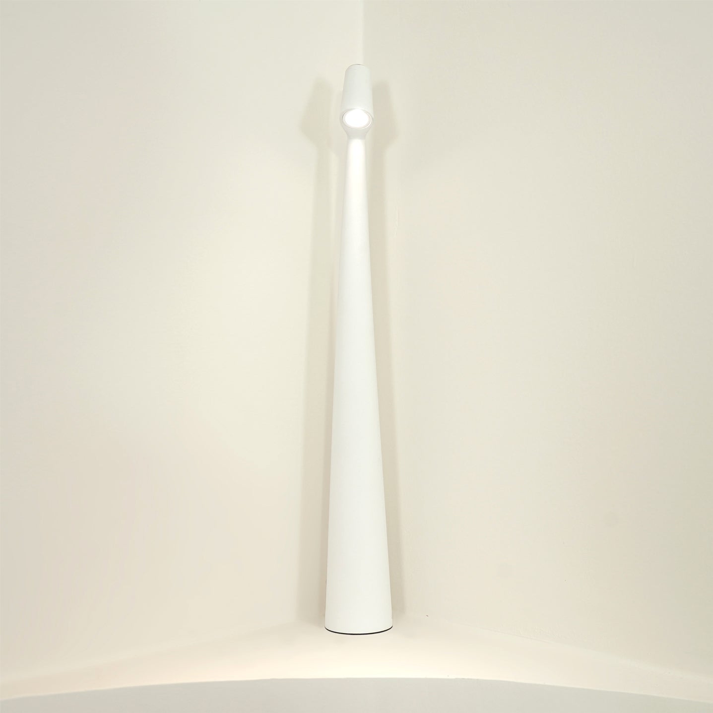 Africa Built-in Battery Table Lamp