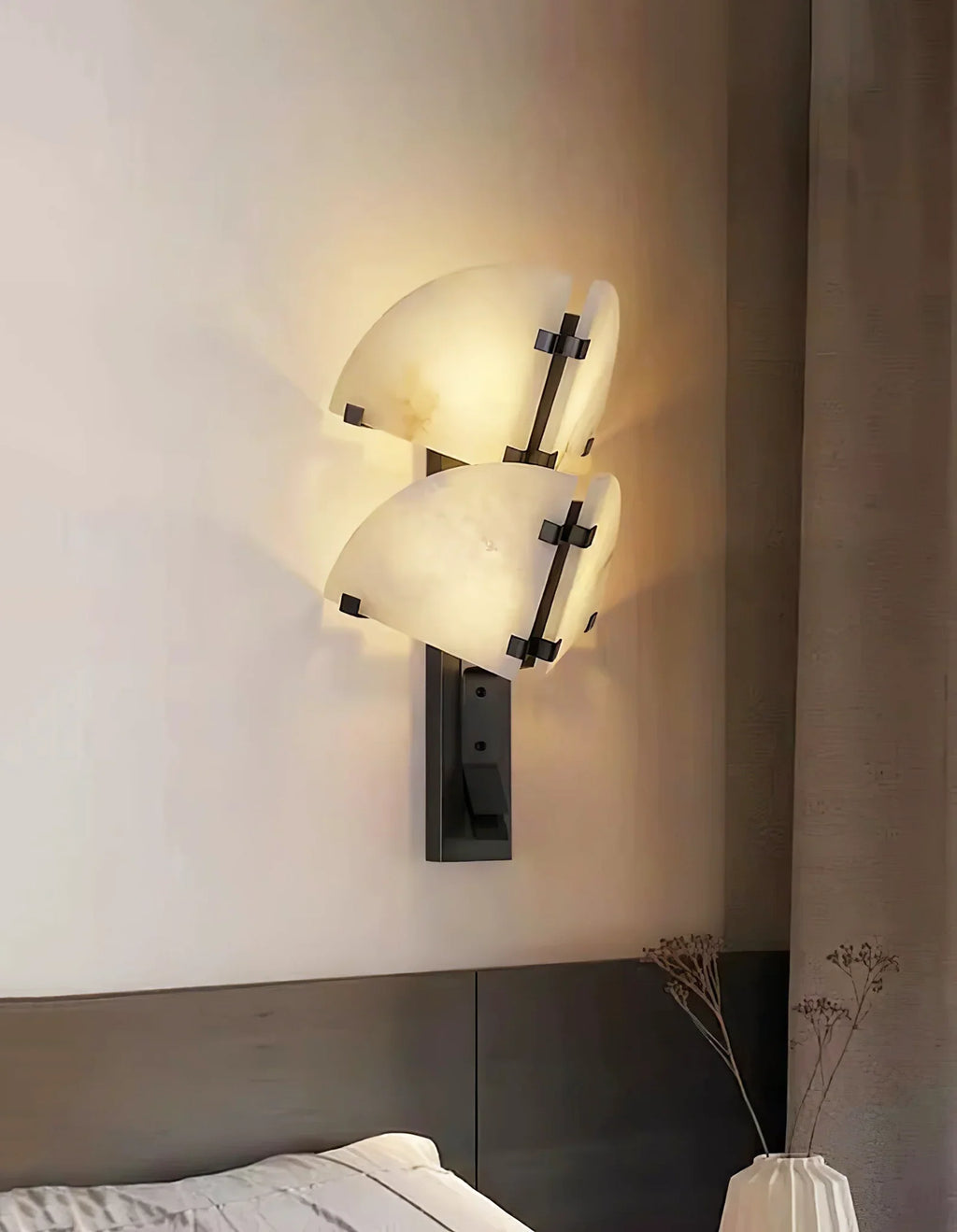 Alabaster Dione Wall Light