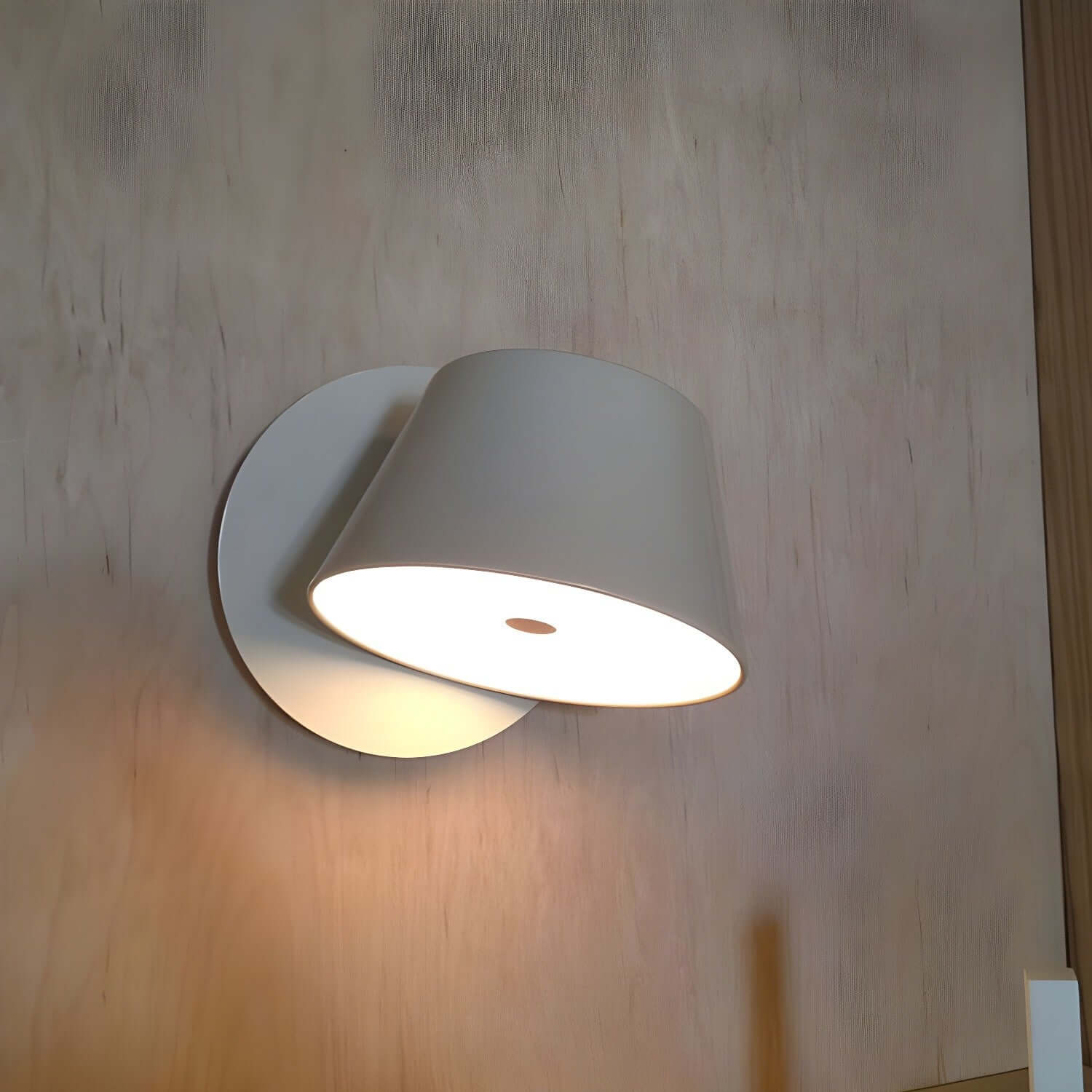 Brevino Wall Lamp
