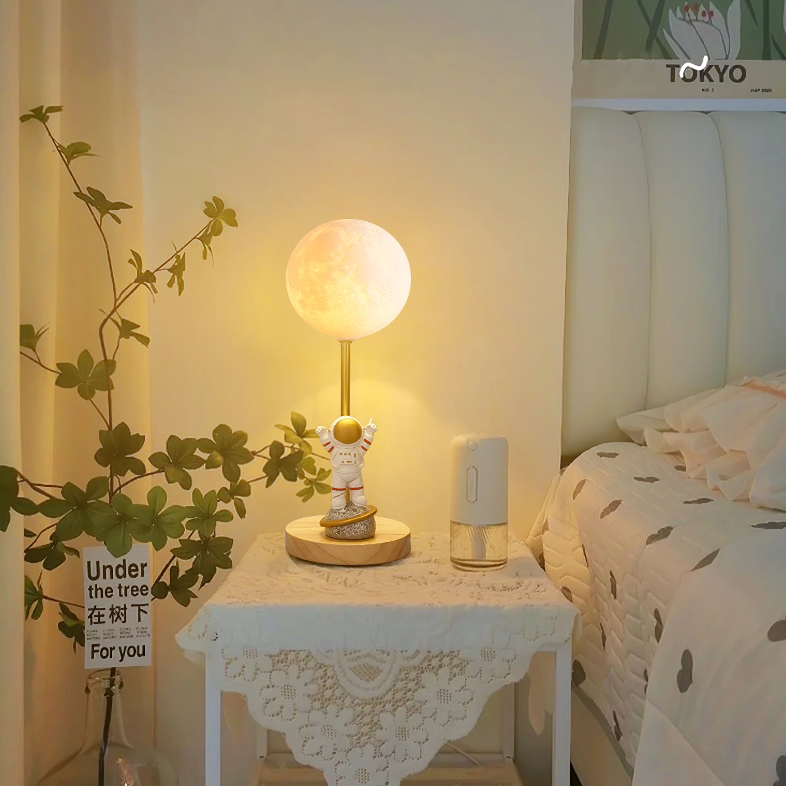 Creative Moon Table Lamp