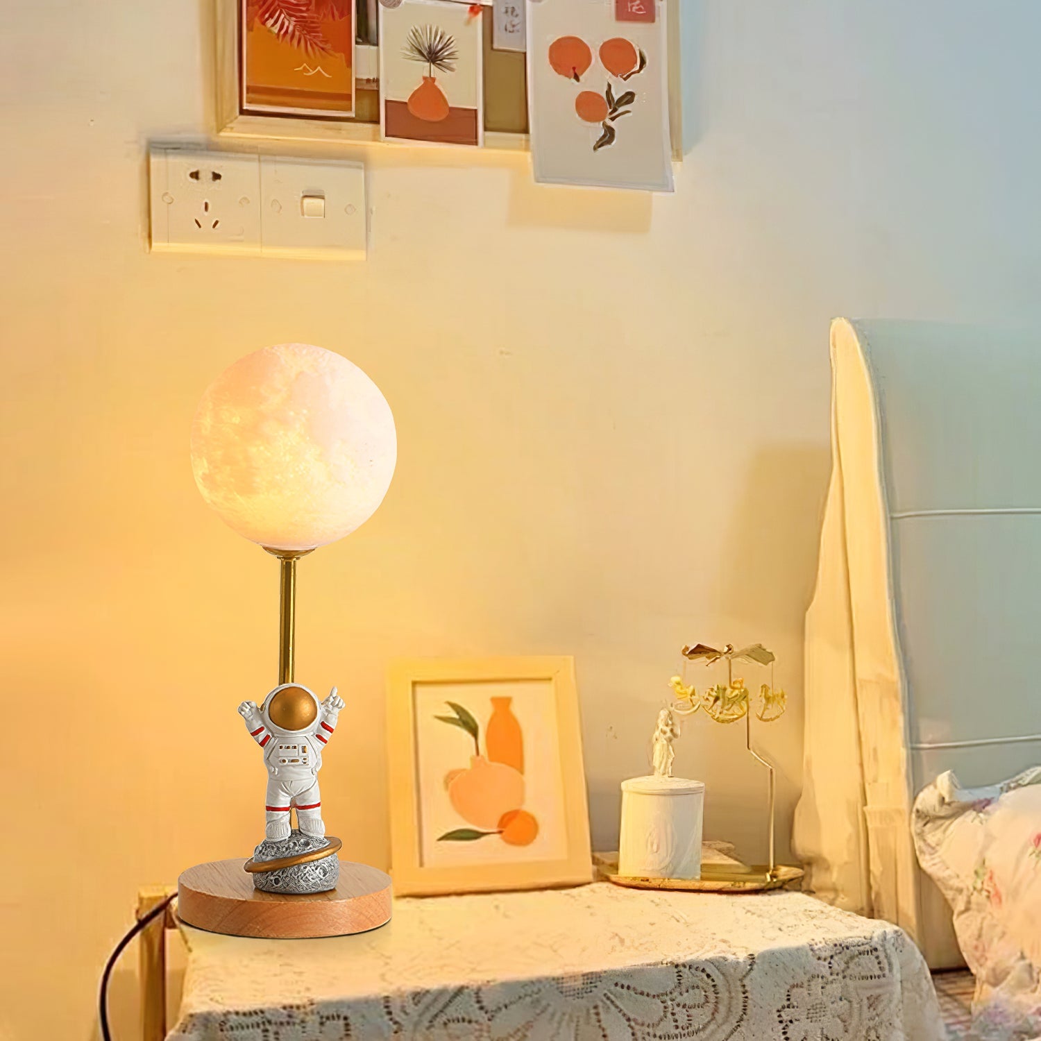 Creative Moon Table Lamp