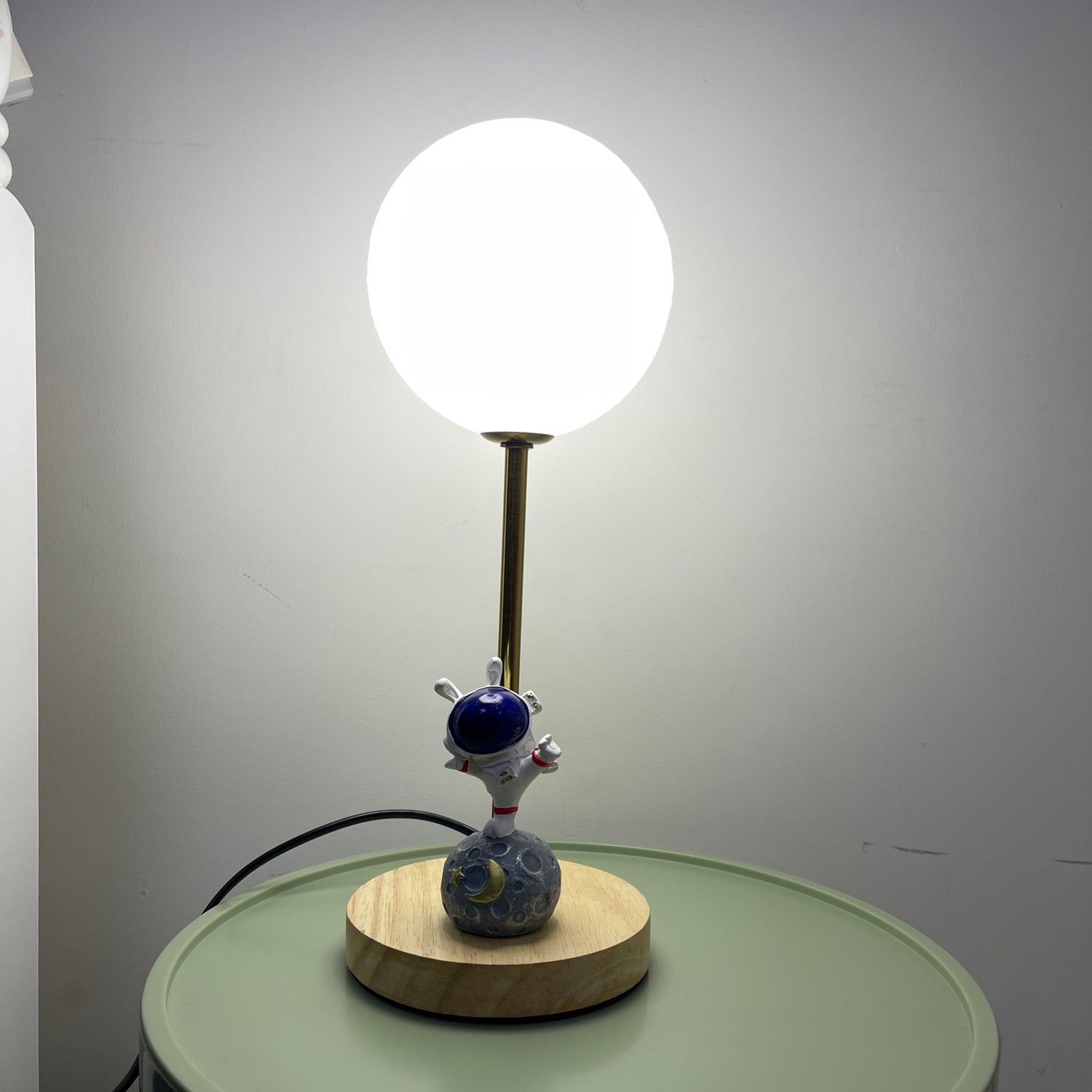 Creative Moon Table Lamp