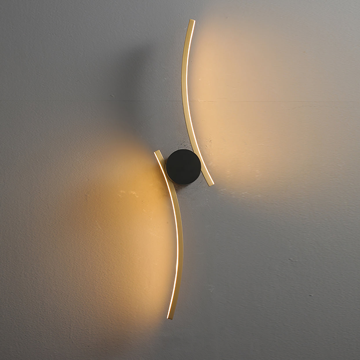 Curved Wall Lamp