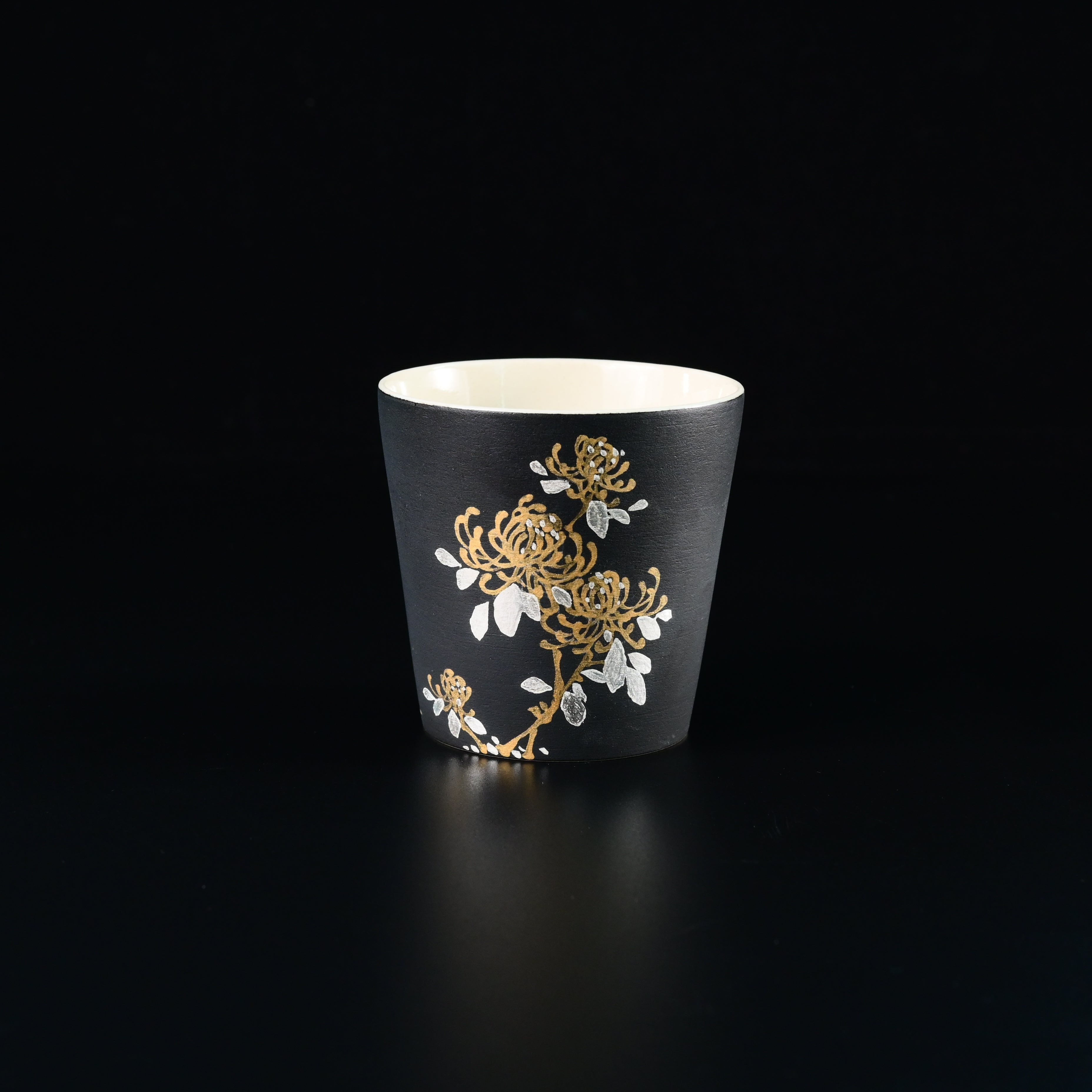 Four Gentlemen Matte Black Tea Cup – Handcrafted Ceramic with Nature Patterns