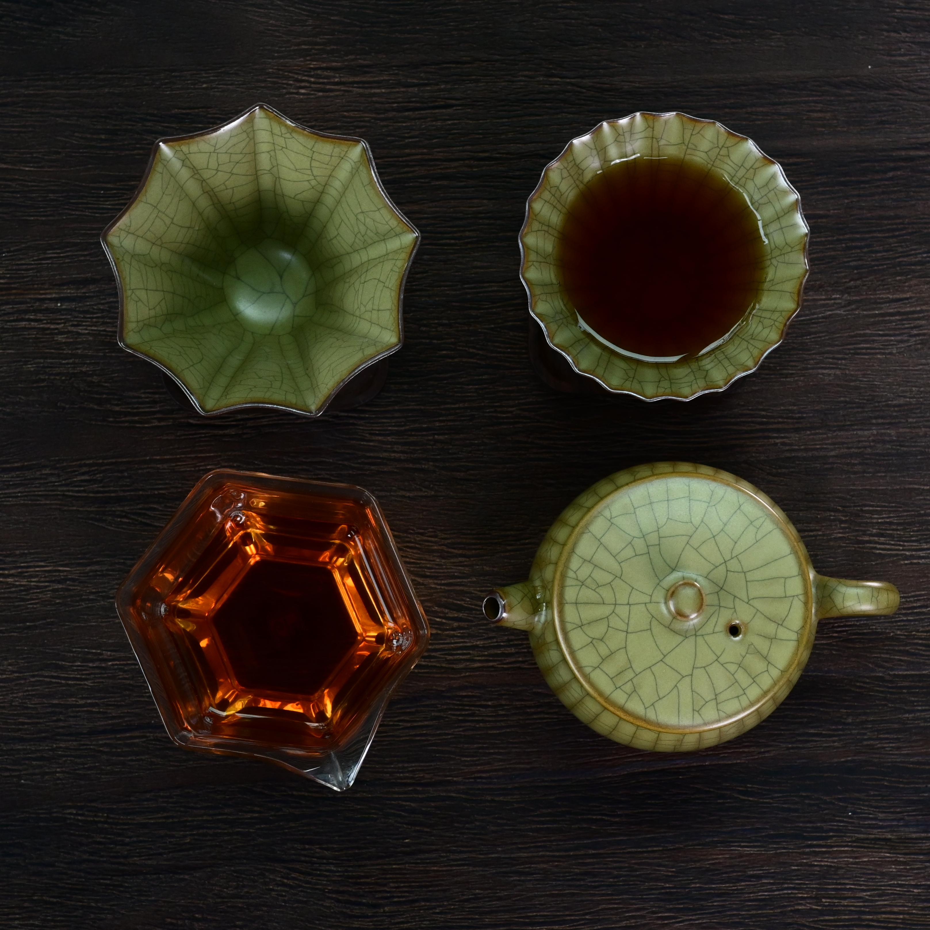 Longquan Celadon Ge Kiln Nine-Petal Flower Host Tea Cup – Gold-Wire Iron-Crack Glaze, 80ml