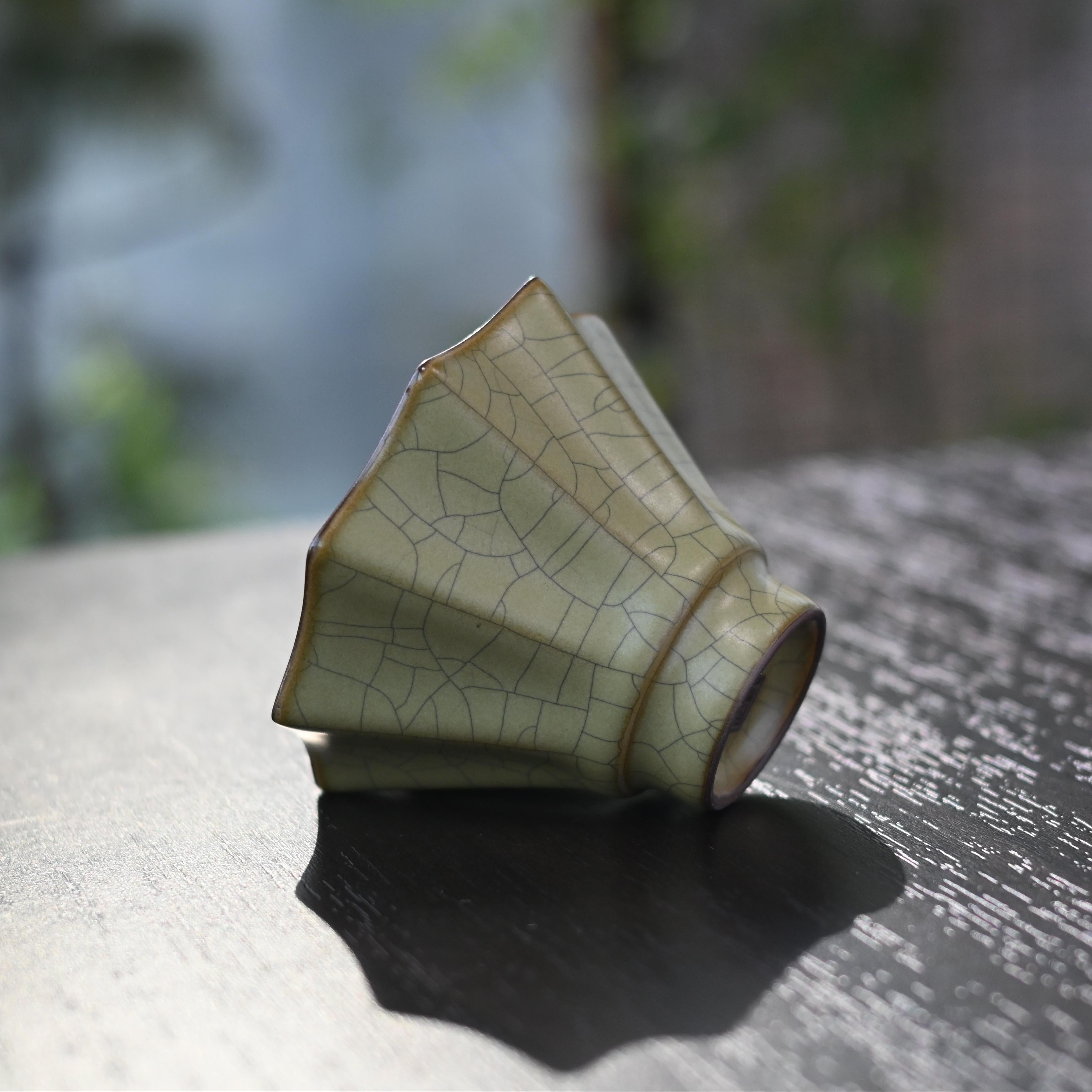 Longquan Celadon Ge Kiln Nine-Petal Flower Host Tea Cup – Gold-Wire Iron-Crack Glaze, 80ml