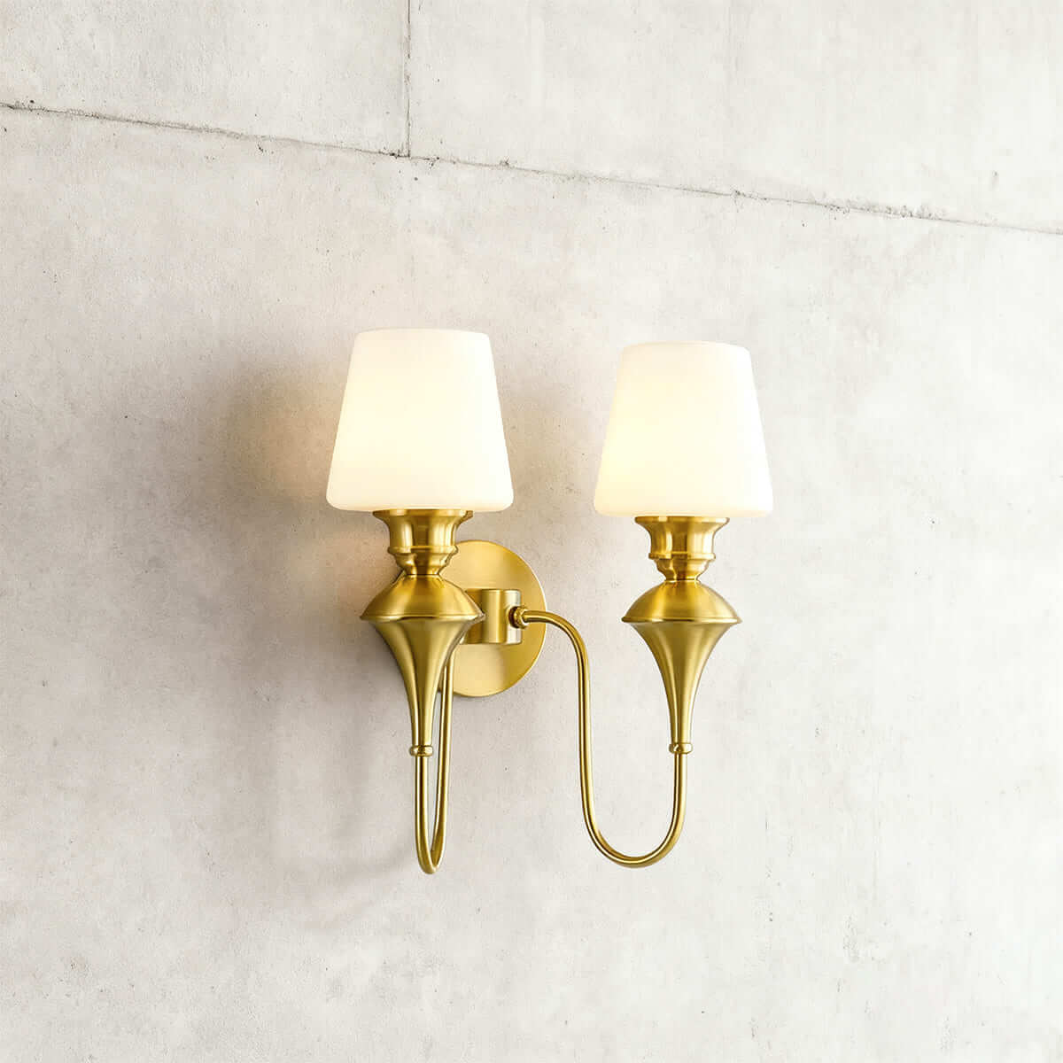Delyra Wall Lamp