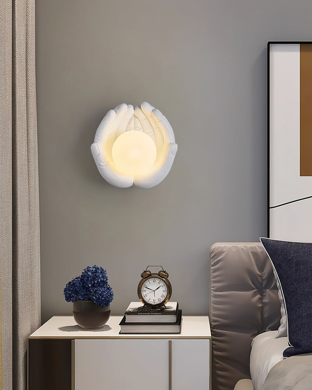 Holding Hands Wall Lamp