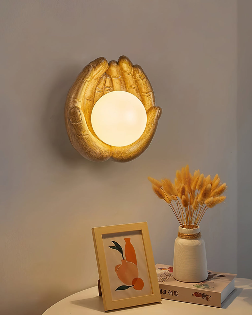 Holding Hands Wall Lamp