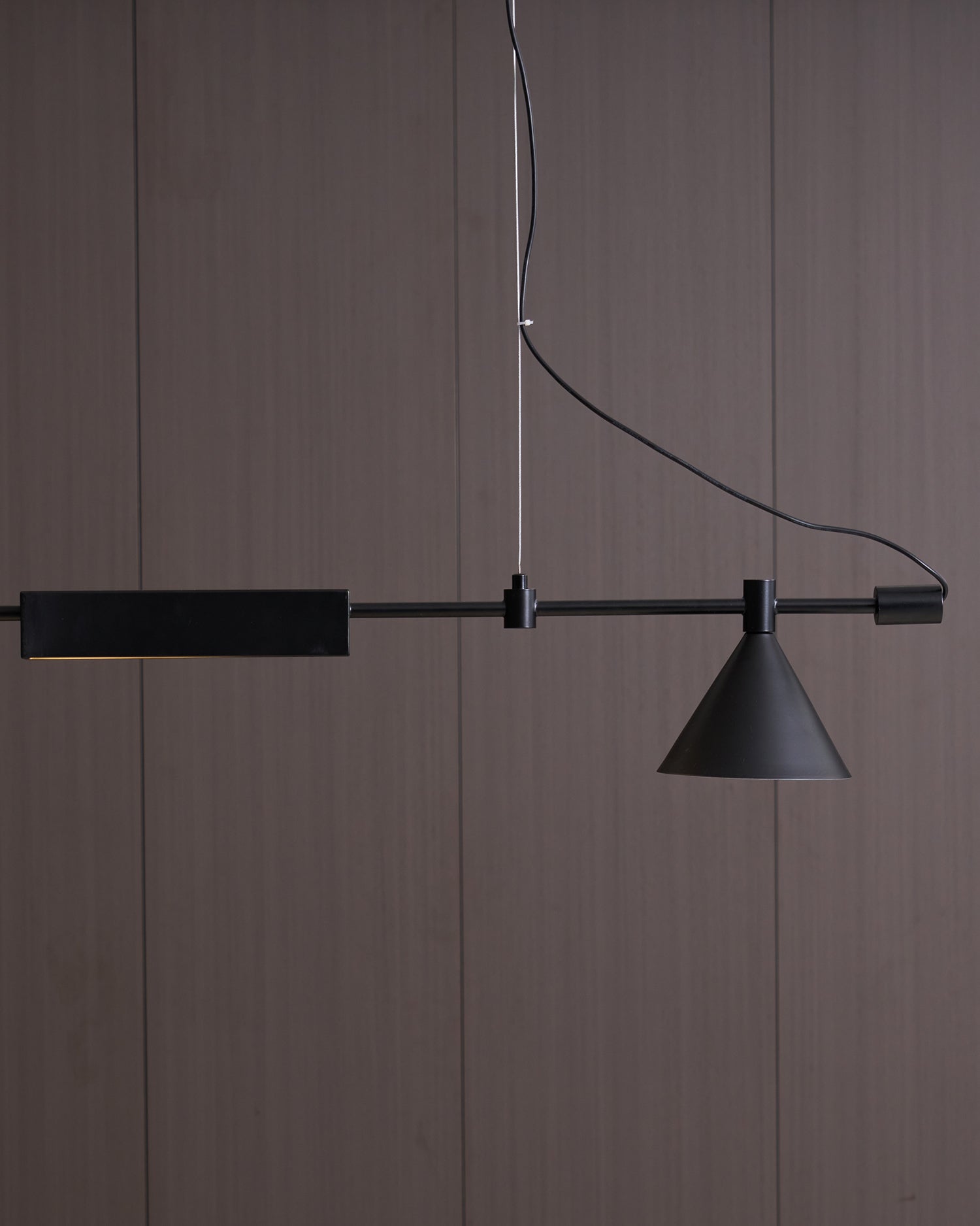 Horizontal Linear LED Pendant Lamp