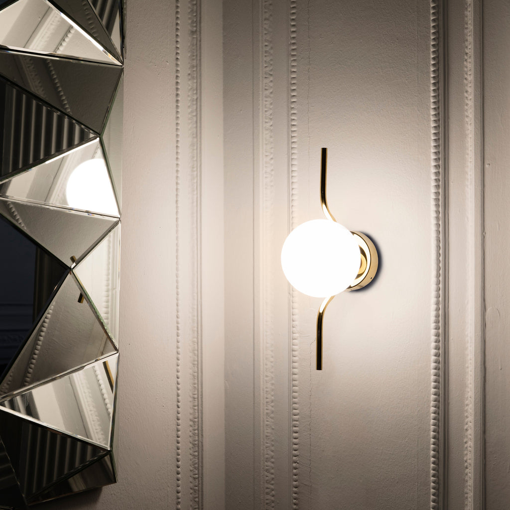 Levita Wall Lamp