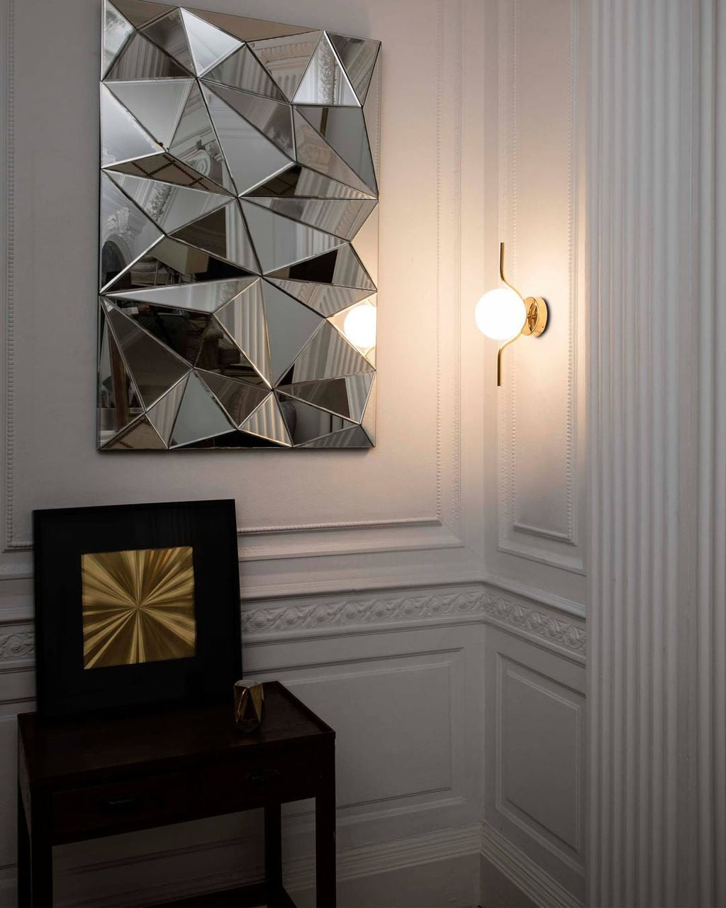 Levita Wall Lamp