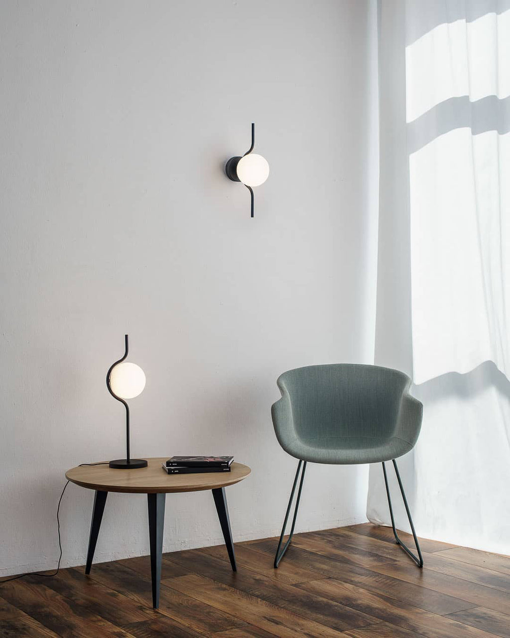 Levita Wall Lamp