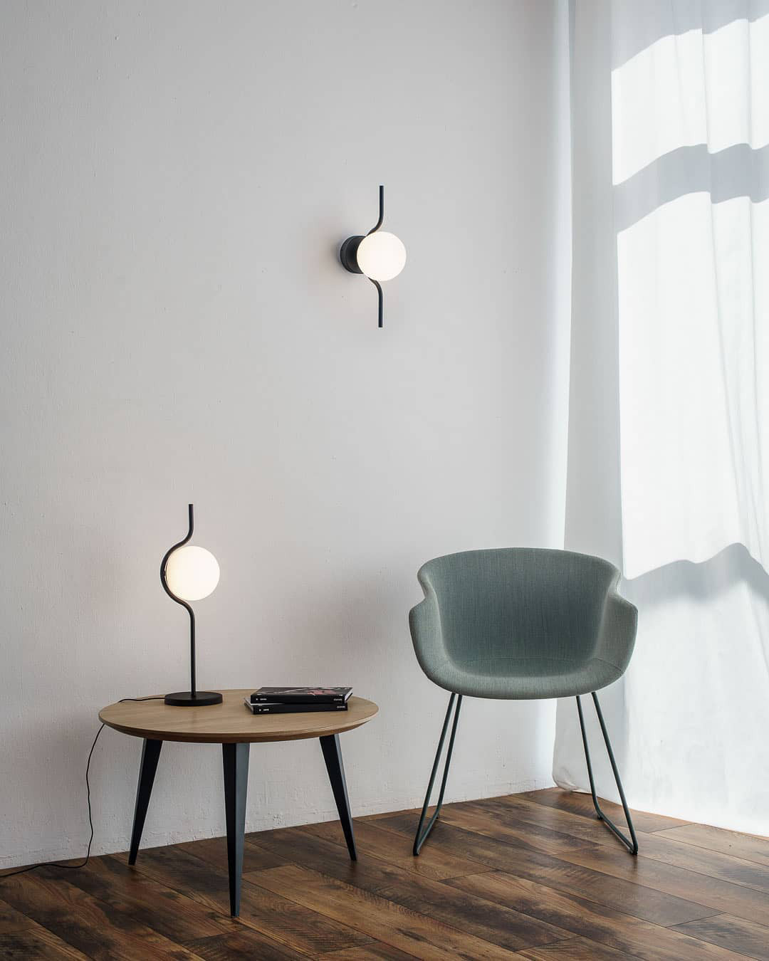 Levita Wall Lamp