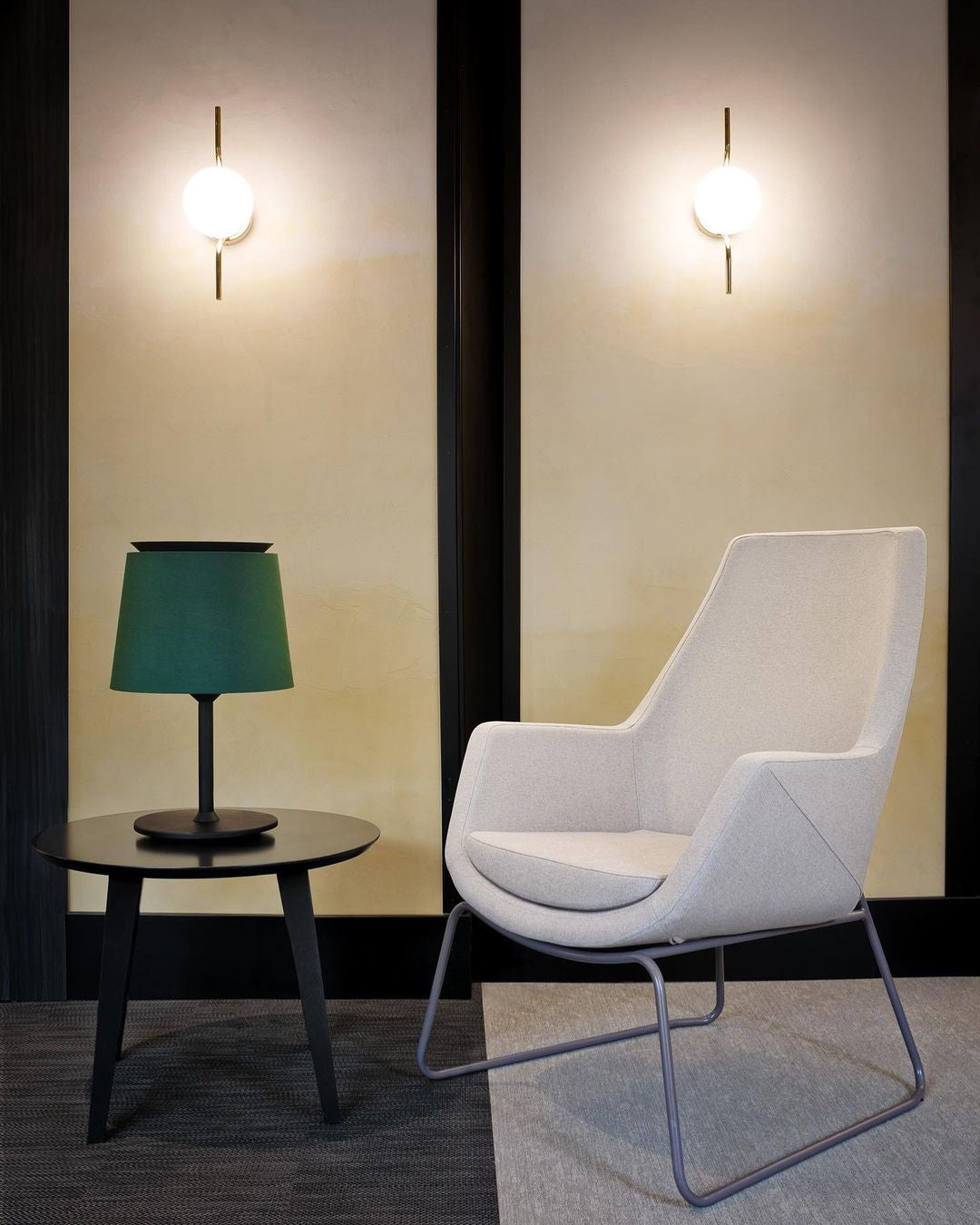 Levita Wall Lamp