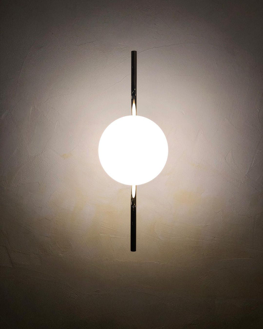 Levita Wall Lamp