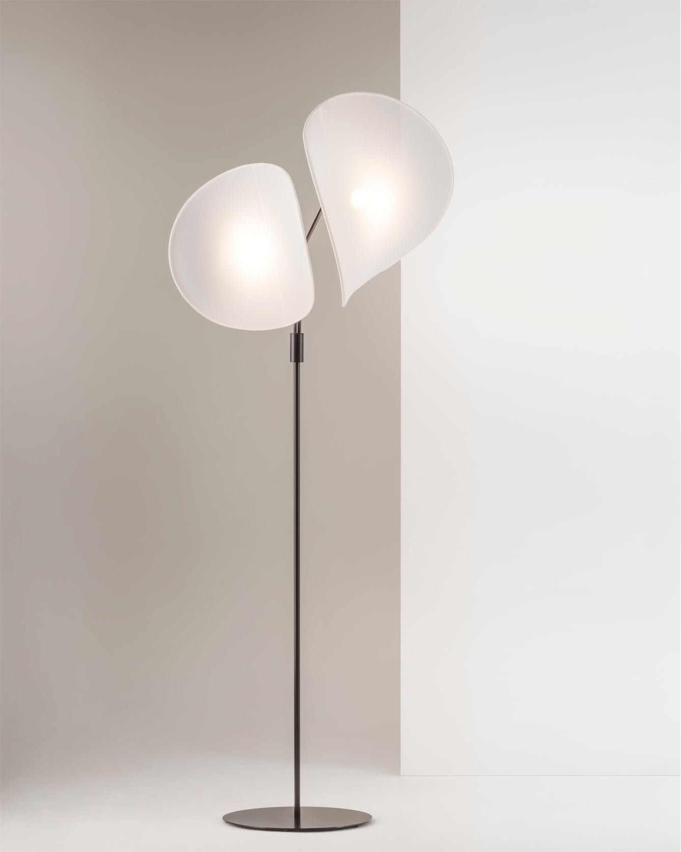 Manta Floor Lamp