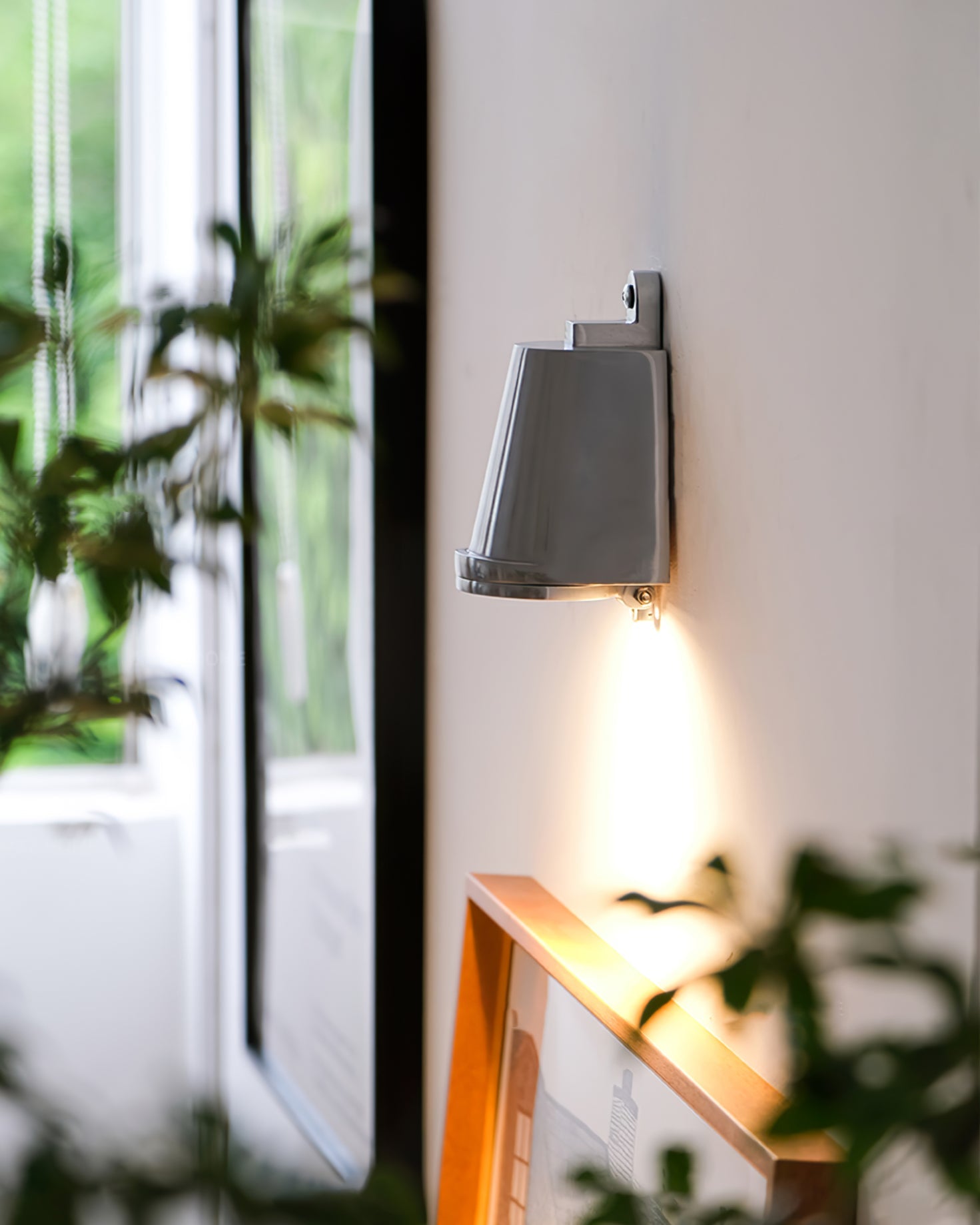 Mast Wall Light