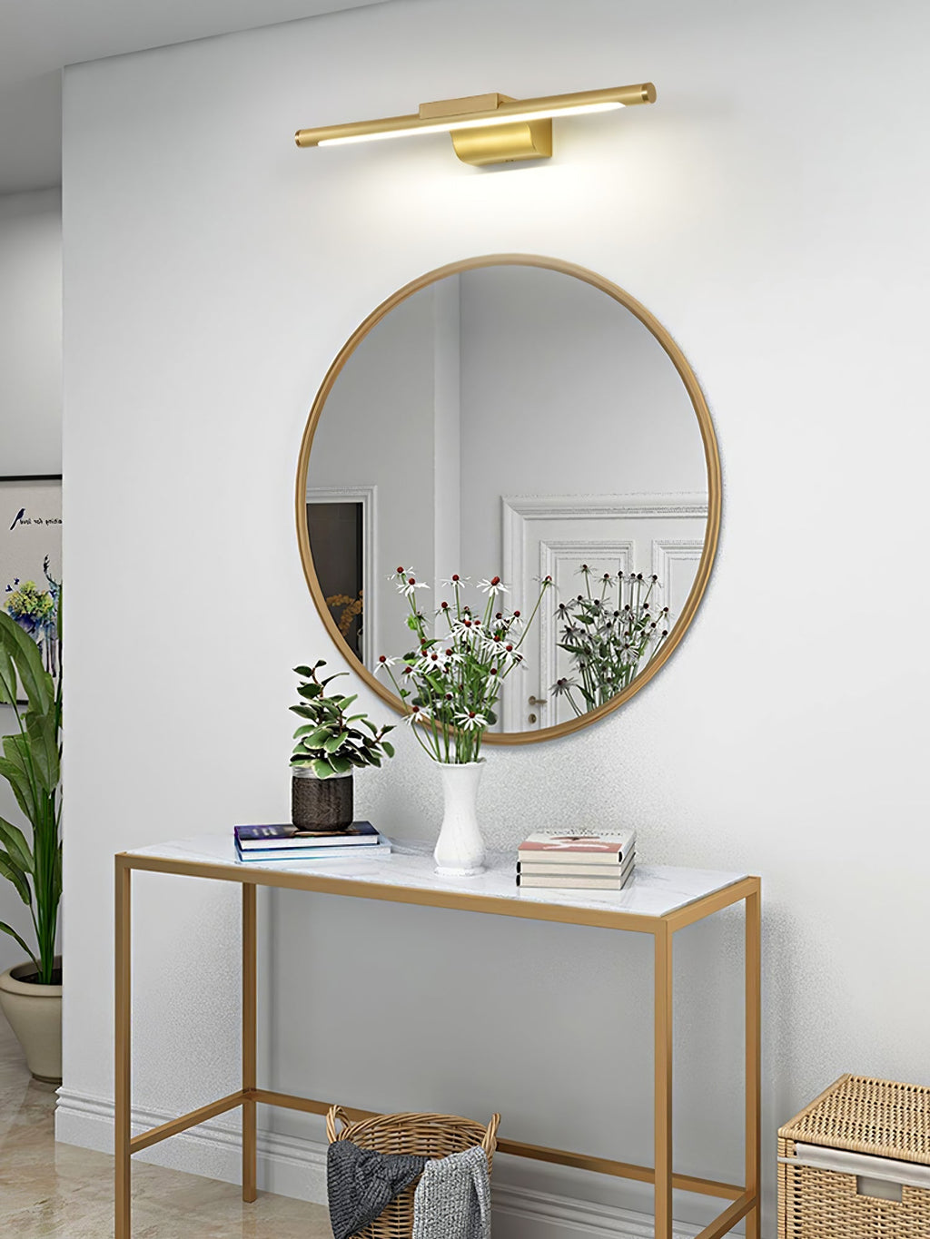 Metallic Streamlined Wall Light