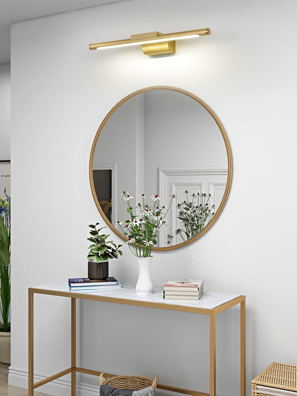 Metallic Streamlined Wall Light