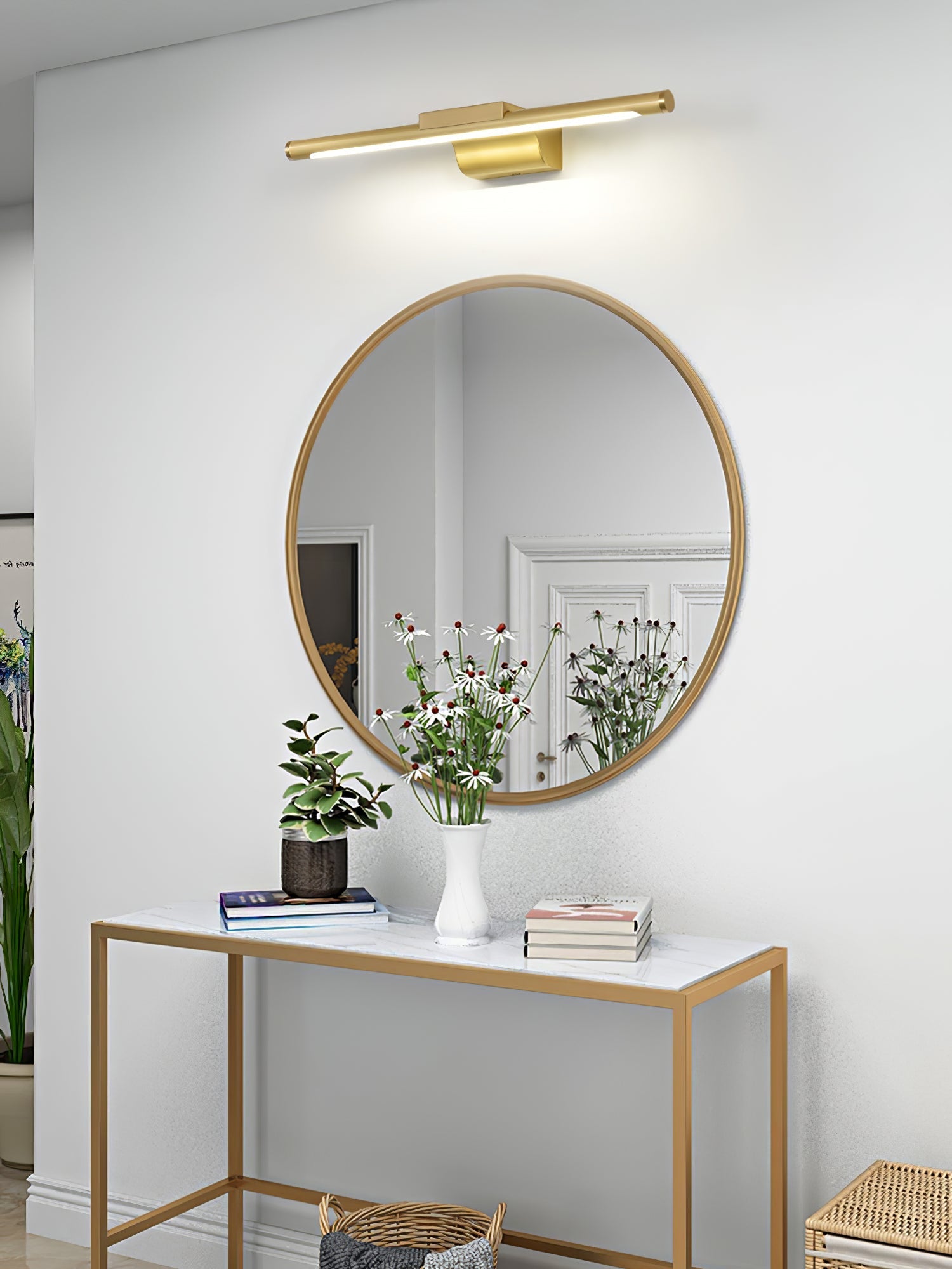 Metallic Streamlined Wall Light