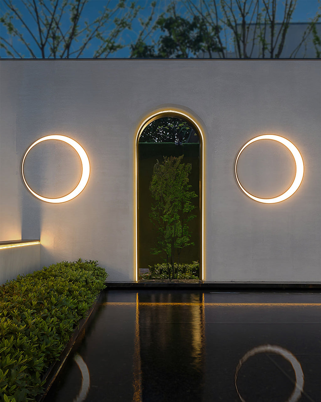 Moon Solar Outdoor Wall Lamp