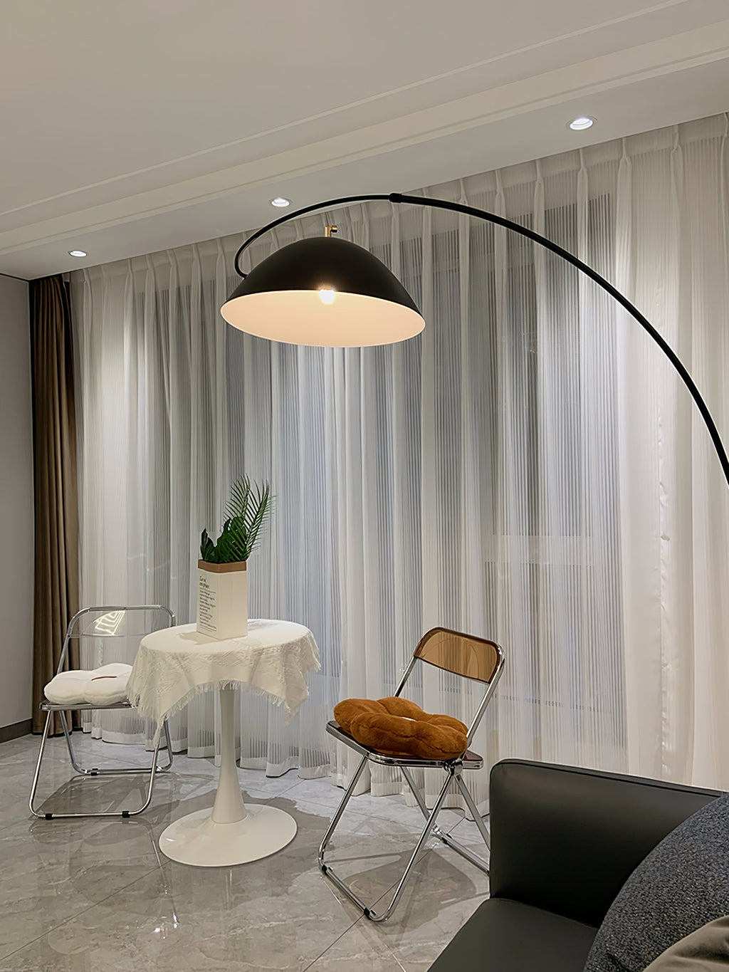 Pluma Floor Lamp