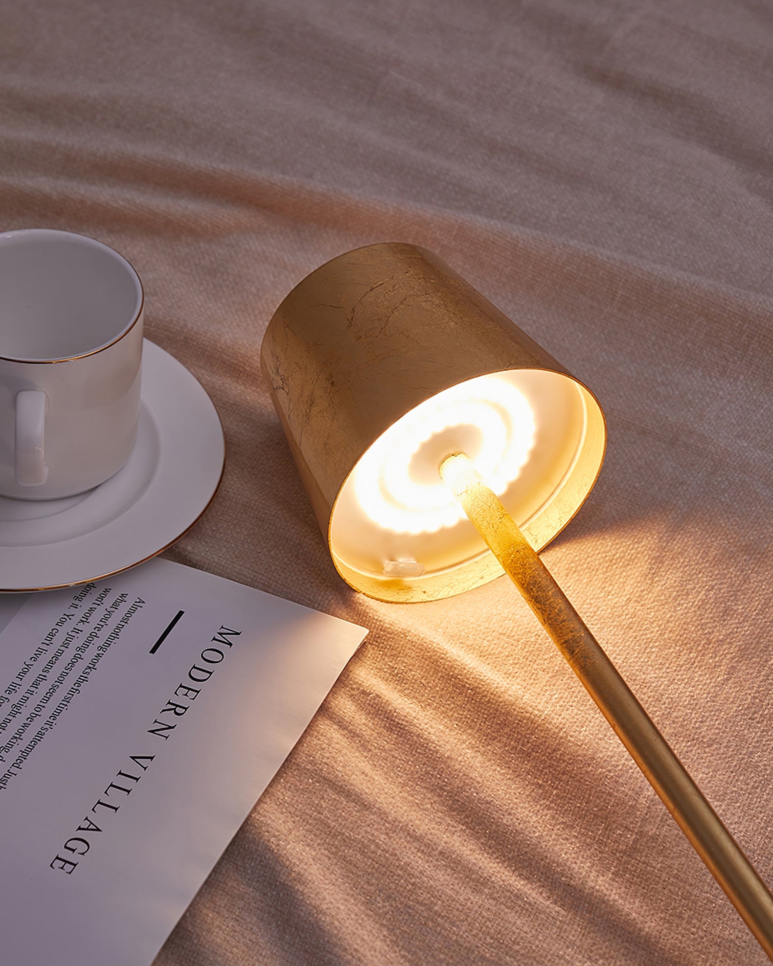 Doku Built-in Battery Table Lamp