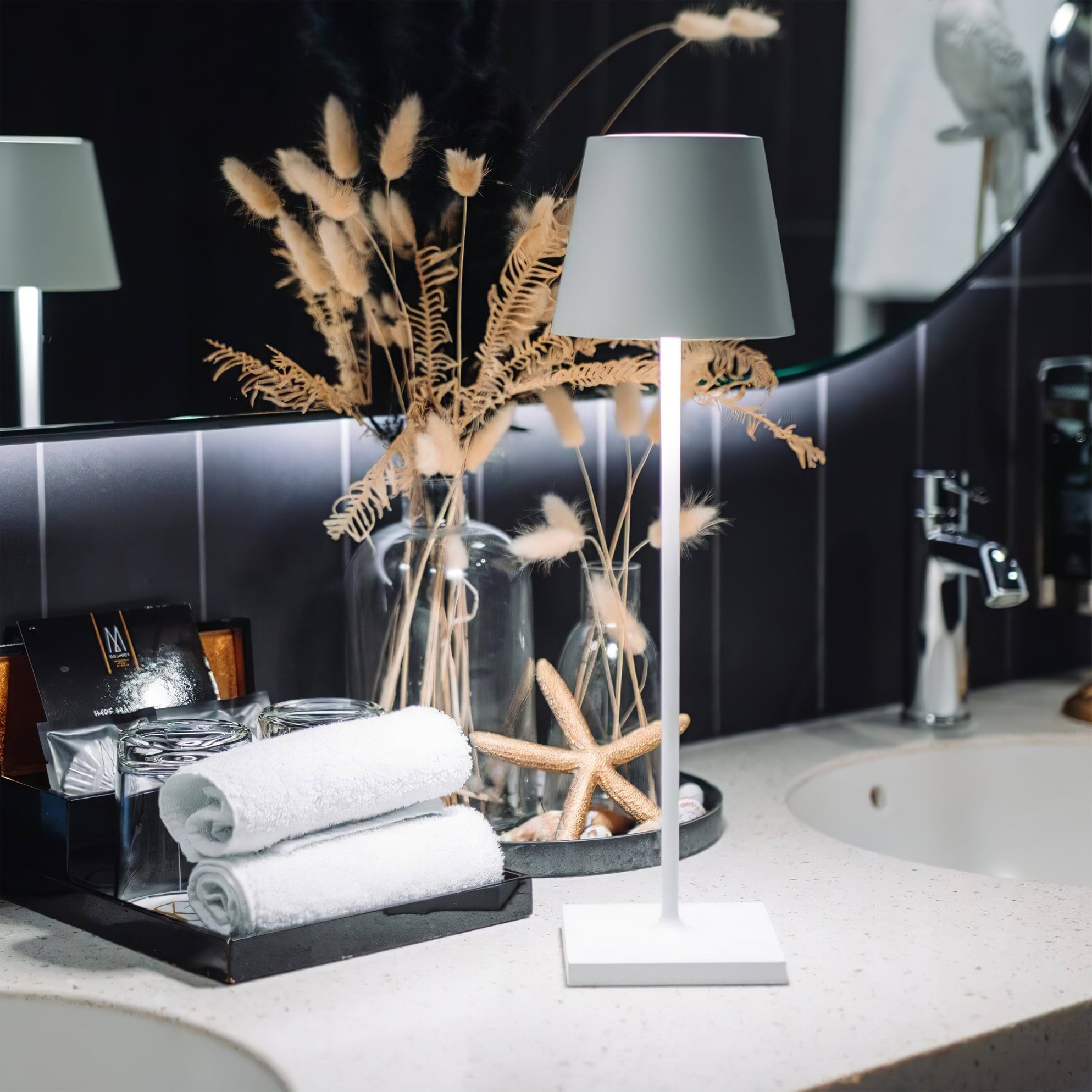 Doku Built-in Battery Table Lamp